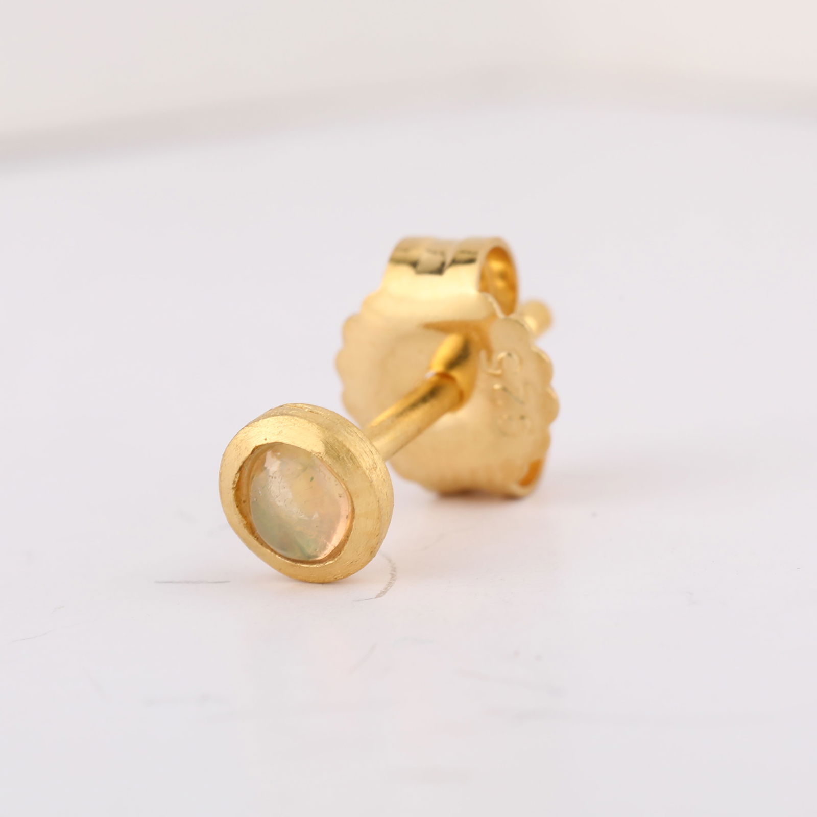 Ring: Ethiopian Opal CAB Round 3.00mm - 3