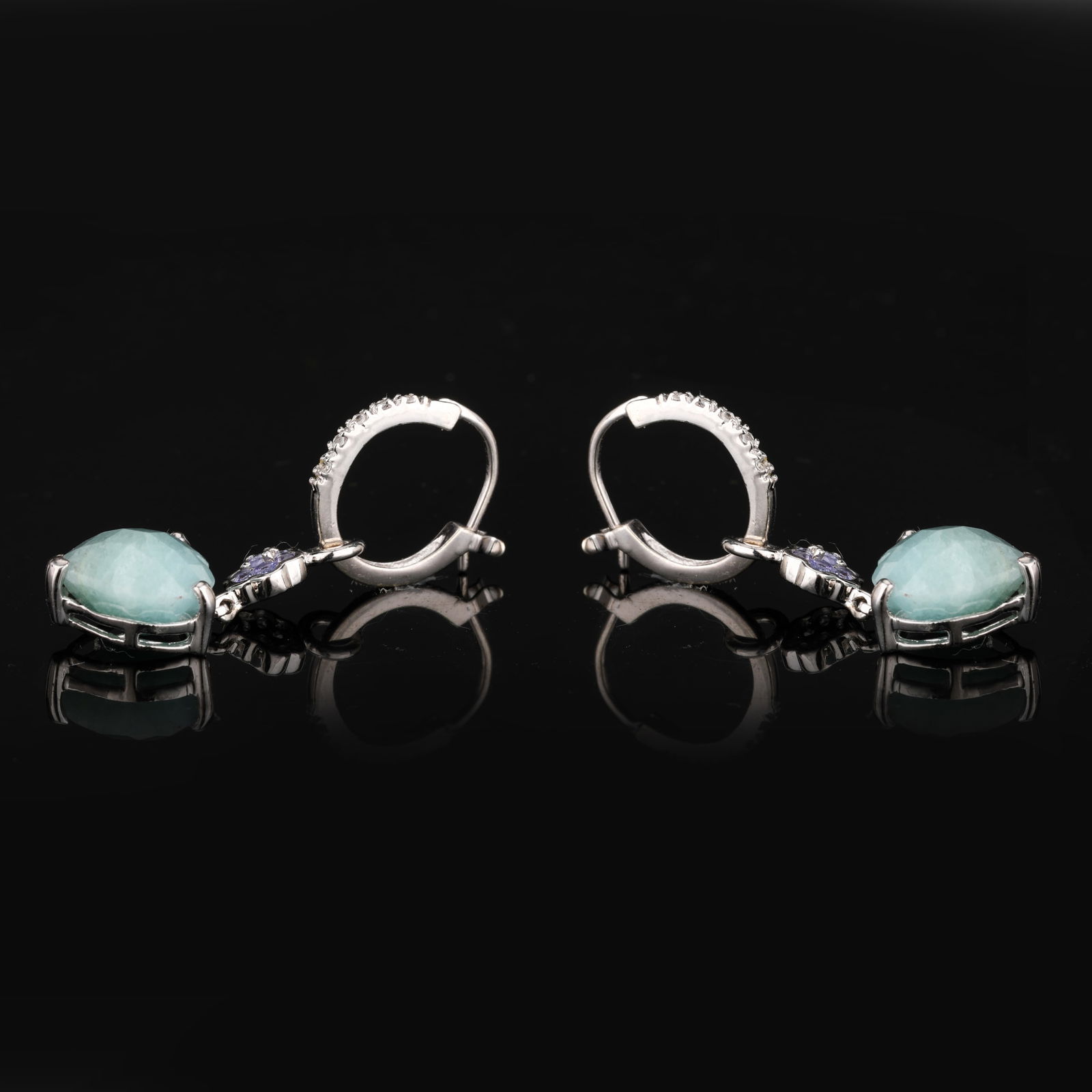 Ring: Milky Aquamarine Heart Shape 10.00mm: No Reserve! Title: Ring: Milky Aquamarine Heart Shape 10.00mm Description: Milky Aquamarine Heart Shape 10.00mm - 2Pcs + Tanzanite ( AA ) Round 1.50mm - 14Pcs + White Topaz Round 0.90mm - 10Pcs ( Stra