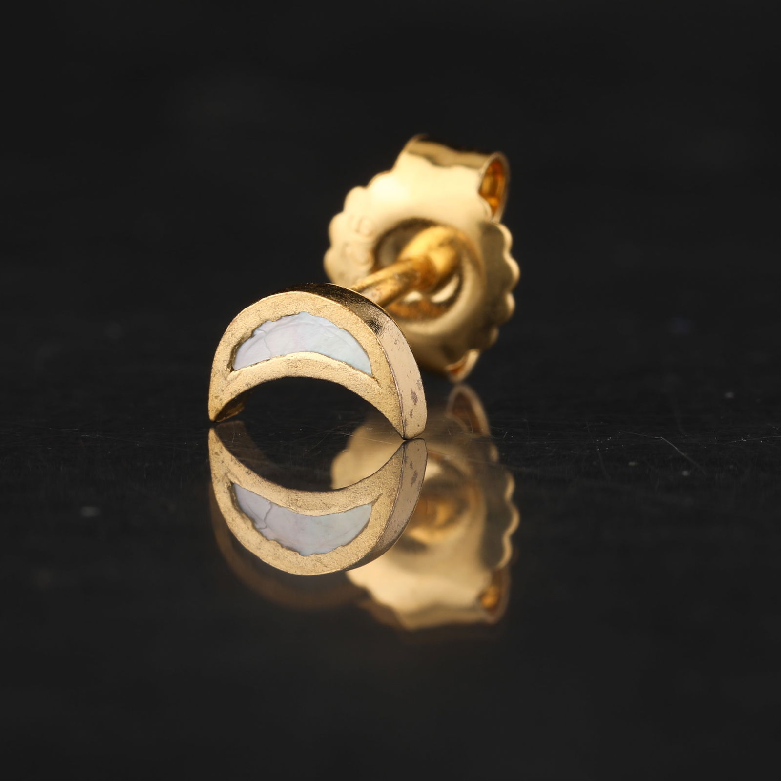 Ring: Mother of Pearl Flat Fancy Shape 4.80x2.10mm