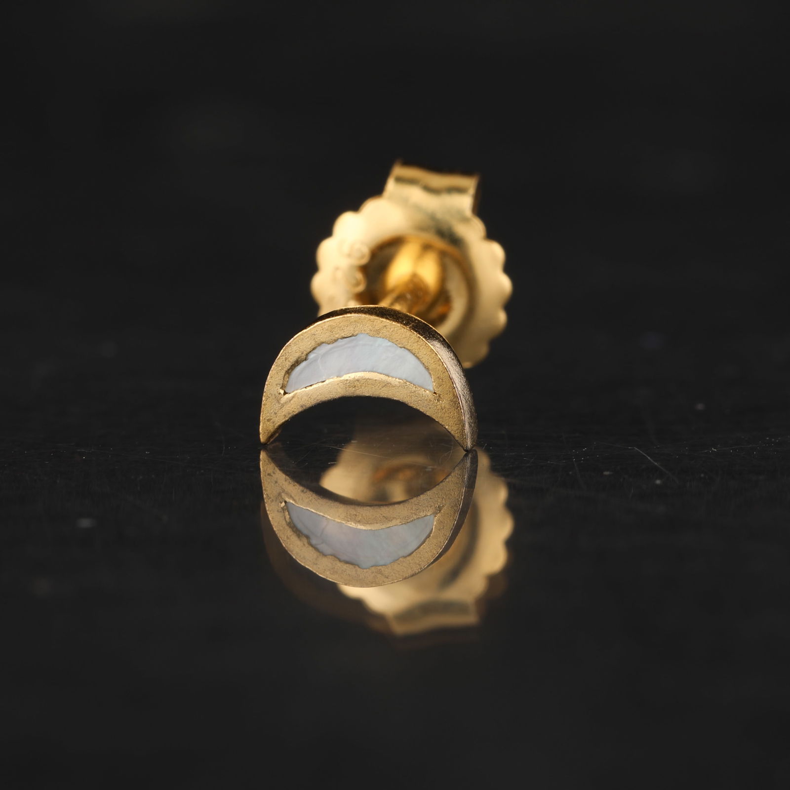 Ring: Mother of Pearl Flat Fancy Shape 4.80x2.10mm - 2