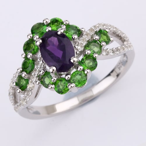 Ring: African Amethyst Oval 7x5mm: No Reserve! Title: Ring: African Amethyst Oval 7x5mm Description: African Amethyst Oval 7x5mm - 1Pcs + Chrome-Diopside Round 2.50mm - 12Pcs + White Topaz Round 1.00mm - 36Pcs Date/Period: After 2000 M