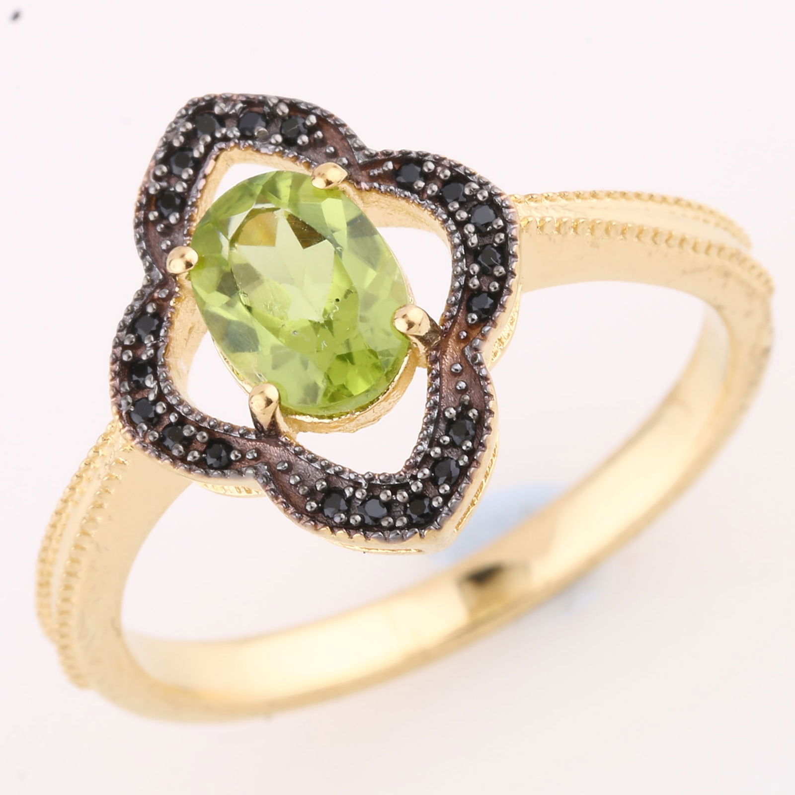 Ring: Peridot Oval 7x5mm: No Reserve! Title: Ring: Peridot Oval 7x5mm Description: Peridot Oval 7x5mm - 1Pc + Black Spinel Round 0.80mm - 16Pcs ( Black Pan Rhodium ) Date/Period: After 2000 Materials: 925 Silver W/Yellow Gold