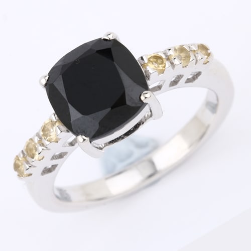 Ring: Black Spinel Cushion 8.00mm