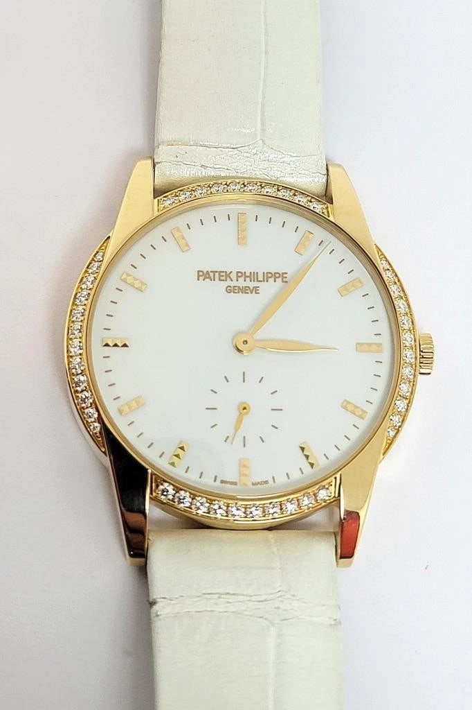 Ladies 18k Rose PATEK PHILIPPE Calatrava Watch Ref 7122/200R-001 DIAMOND BEZEL: Ladies 18k Rose PATEK PHILIPPE Calatrava Watch Ref 7122/200R-001 DIAMOND BEZEL Ladies 18k Rose PATEK PHILIPPE Calatrava Watch Ref 7122/200R-001 DIAMOND BEZEL Description Ladies 18k Rose PATEK PHILIPPE