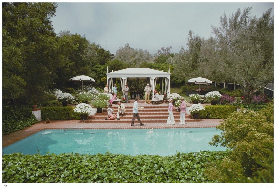 Poolside Drinks 1975 - Slim Aarons Estate Stamped: 1975 (printed later) - 7