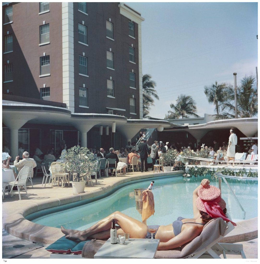 Palm Beach 1955 - Slim Aarons Estate Stamped: 1955 (printed later): Title: Palm Beach 1955 - Slim Aarons Estate Stamped: 1955 (printed later) Description: Palm Beach 1955 - Slim Aarons Estate Stamped The pool at the Colony Hotel in Palm Beach, Florida, USA, 1955. 30 x