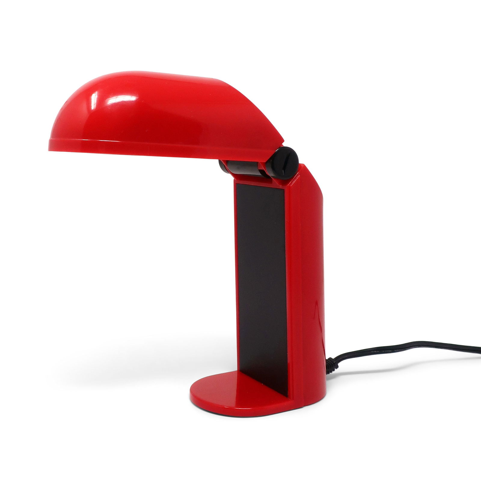 1970s Red Manon Lamp by Yamada Shomei: A perfectly Space Age foldable desk lamp that brings playful Japanese ingenuity to mid-century modern and postmodern design loves. Designed by Yamada Shomei in the 1970s, this iconic Manon lamp featur
