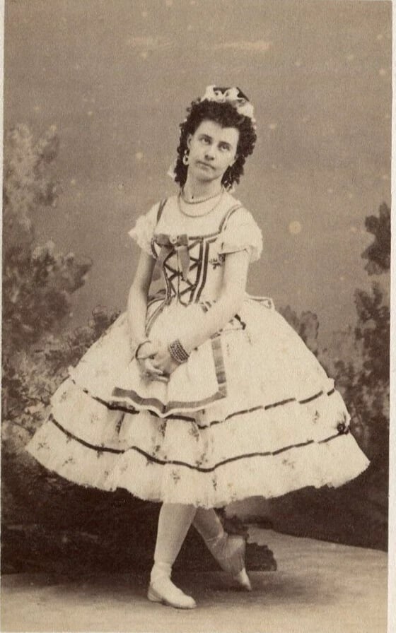 Antique CDV Photographs Disderi Maria Baratte Dancer - 3
