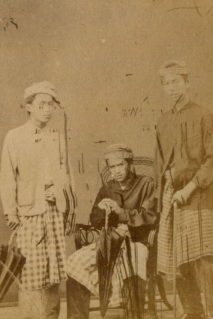 Antique CDV Photographs Asian Men Portrait - 2