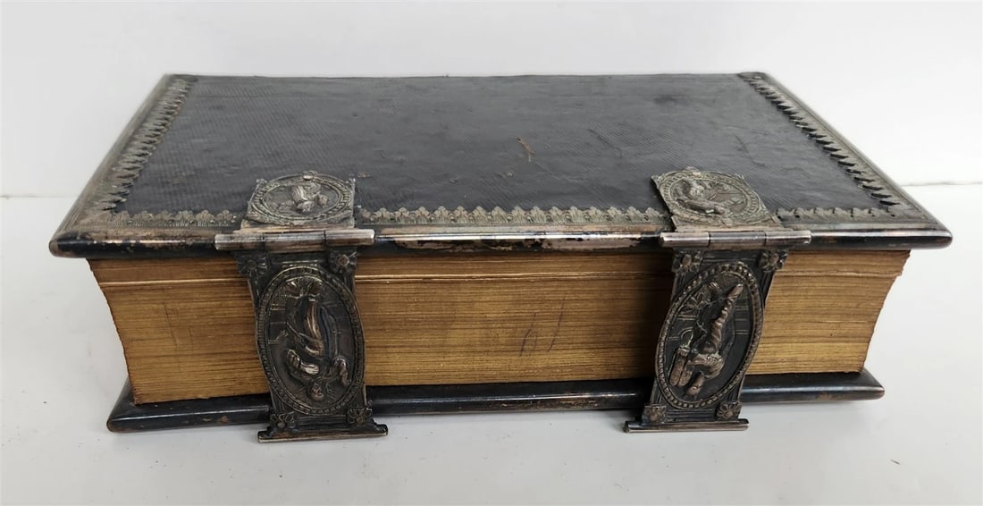 1814 BIBLE in GERMAN Old and New Testament ANTIQUE w/ metal clasps: Die Bibel, oder ganze Heilige Schrift, Alten und Neuen Testaments (The Bible, or the entire Holy Scripture, Old and New Testaments...) Basel, Thurneisen ; 1814 3 leaves, 908 pp.; 265 pp., 3 leaves. Or