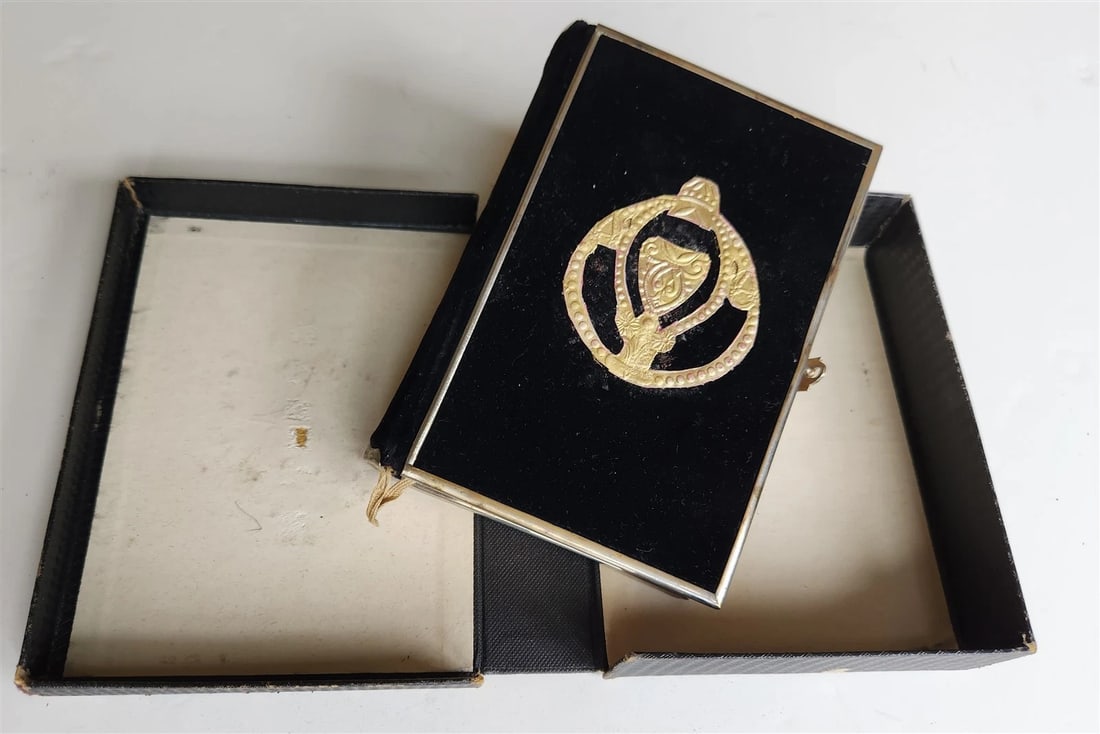 1902 HYMNAL in GERMAN antique DECORATIVE VELVET BINDING w/ METAL EDGES: Protestant hymnal in German EVANGELISCHES GESANGBUCH Berlin; 1902 Original decorative velvet binding with metal decoration to the front cover, metal cover edges. Gilt edges. Silk endpapers. Very good