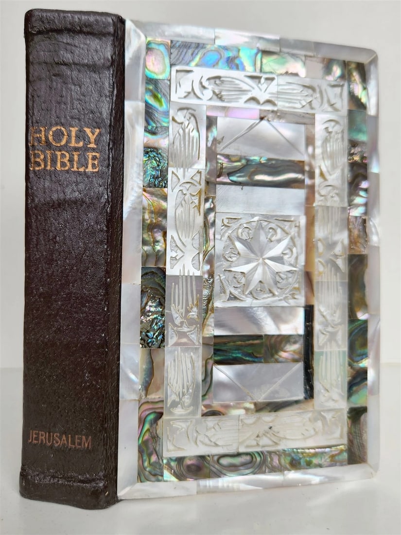 1950s BIBLE in ENGLISH w/ HOLY LAND PHOTOS & MOTHER-OF-PEARL BINDING vintage: HOLY BIBLE Old and New Testaments London - New York; n.d. (c. 1950s) Size: 3 3/4 by 5 3/4 inches Original mother-of-pearl binding. Leather spine with gilt title Gilt edges. Illustrated with color phot