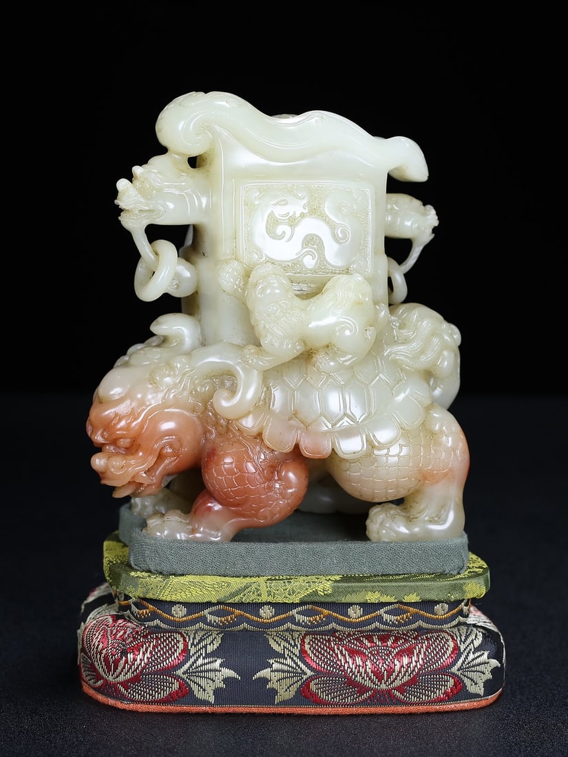 Old Chinese Shoushan Stone Beast Statue: Title: Old Chinese Shoushan Stone Beast Statue Date/Period: After1800 Origin: Chinese Dimension: 130x115x75(mm) 5.12x4.53x0.95(inches) Weight 2.35 lbs/1062g Materials: Shoushan Stone Reserve: $2,299.0