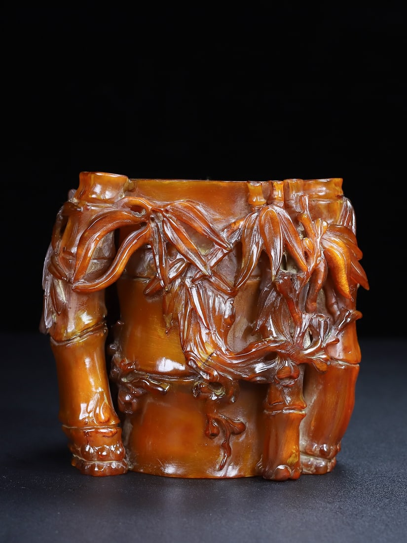 Old Hand Carved Ox Horn Bamboo Brush Pot: Title: Old Hand Carved Ox Horn Bamboo Brush Pot Date/Period: After1860 Origin: Chinese Dimension: 140x130(mm) 5.51x5.12(inches) Weight 2.13 lbs/960g Materials: Ox Horn Reserve: $799.00 Shipping: D