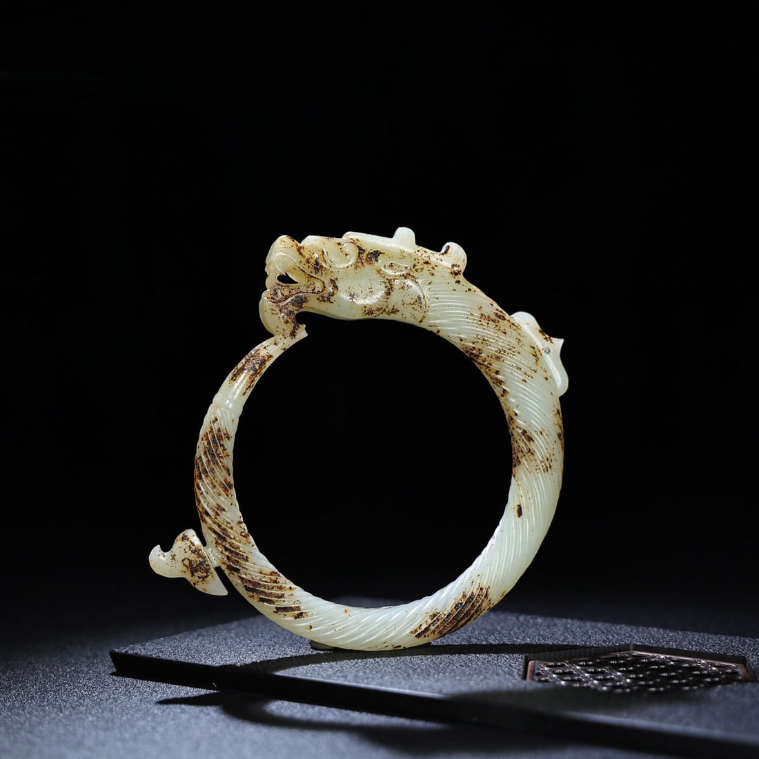 Old Chinese Hetian Jade Dragon Statue/Pendant: Title: Old Chinese Hetian Jade Dragon Statue/Pendant Date/Period: After1900 Origin: Chinese Dimension: 118x114x13x78(mm) 4.65x4.49x0.51x3.07(inches) Weight 0.24 lbs/109g Materials: Hetian Jade Reserve