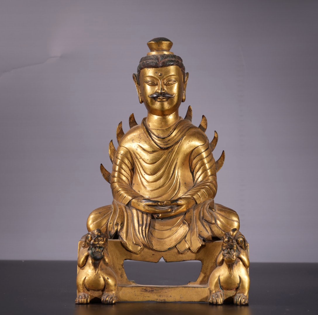 Old Chinese Gilt Gold Red Copper Buddha Statue: Title: Old Chinese Gilt Gold Red Copper Buddha Statue Date/Period: After1900 Origin: Chinese Dimension: 230x145(mm) 9.06x5.71(inches) Weight 2.69 lbs/1220g Materials: Gilt Gold Red Copper Reserve: $1,
