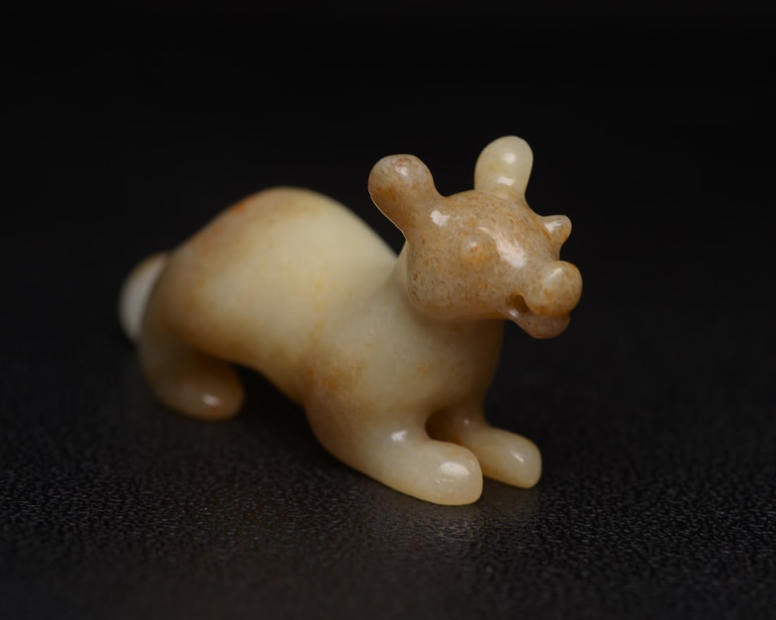 Chinese Hetian Jade Small Beast Pendant (1 of 9)