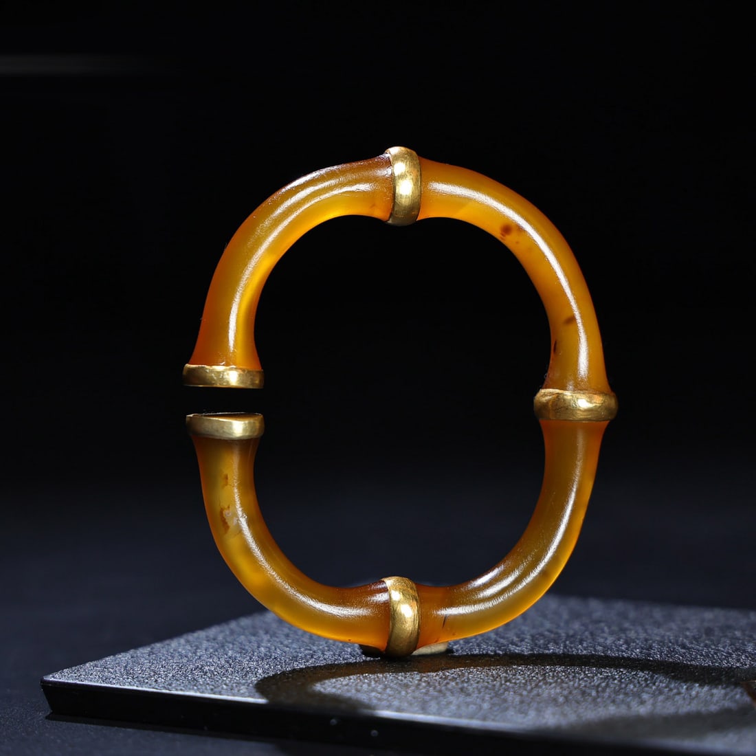 Agate Inlay Silver Bamboo joint Bracelet: Title: Agate Inlay Silver Bamboo joint Bracelet Date/Period: After1920 Origin: Chinese Dimension: 85x9x62(mm) 3.35x0.35x2.44(inches) Weight 0.09 lbs/40g Materials: Silver,Agate Reserve: $288.00 Shippi