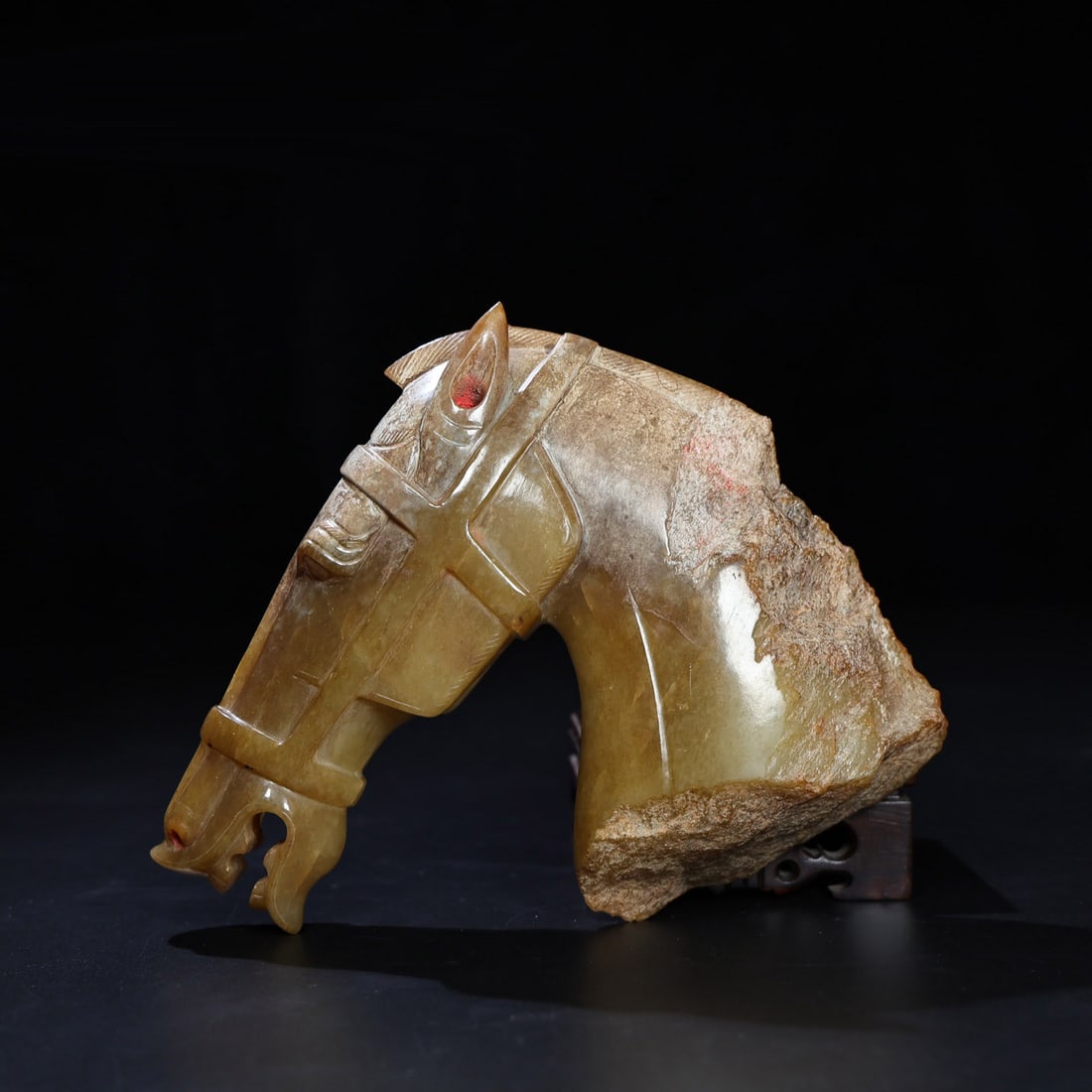 Old Chinese Hetian Jade Horse Head Statue: Title: Old Chinese Hetian Jade Horse Head Statue Date/Period: After1860 Origin: Chinese Dimension: 180x147x48(mm) 7.09x5.79x1.89(inches) Weight 0.54 lbs/1151g Materials: Hetian Jade Reserve: $4,566.00