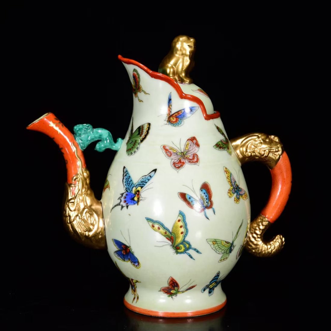 Chinese Gilt Gold Famille Rose Butterfly Porcelain Teapot: Title: Chinese Gilt Gold Famille Rose Butterfly Porcelain Teapot Date/Period: After1910 Origin: Chinese Dimension: 200x200(mm) 7.87x7.87(inches) Materials: Porcelain Reserve: $469.00 Shipping: Domes