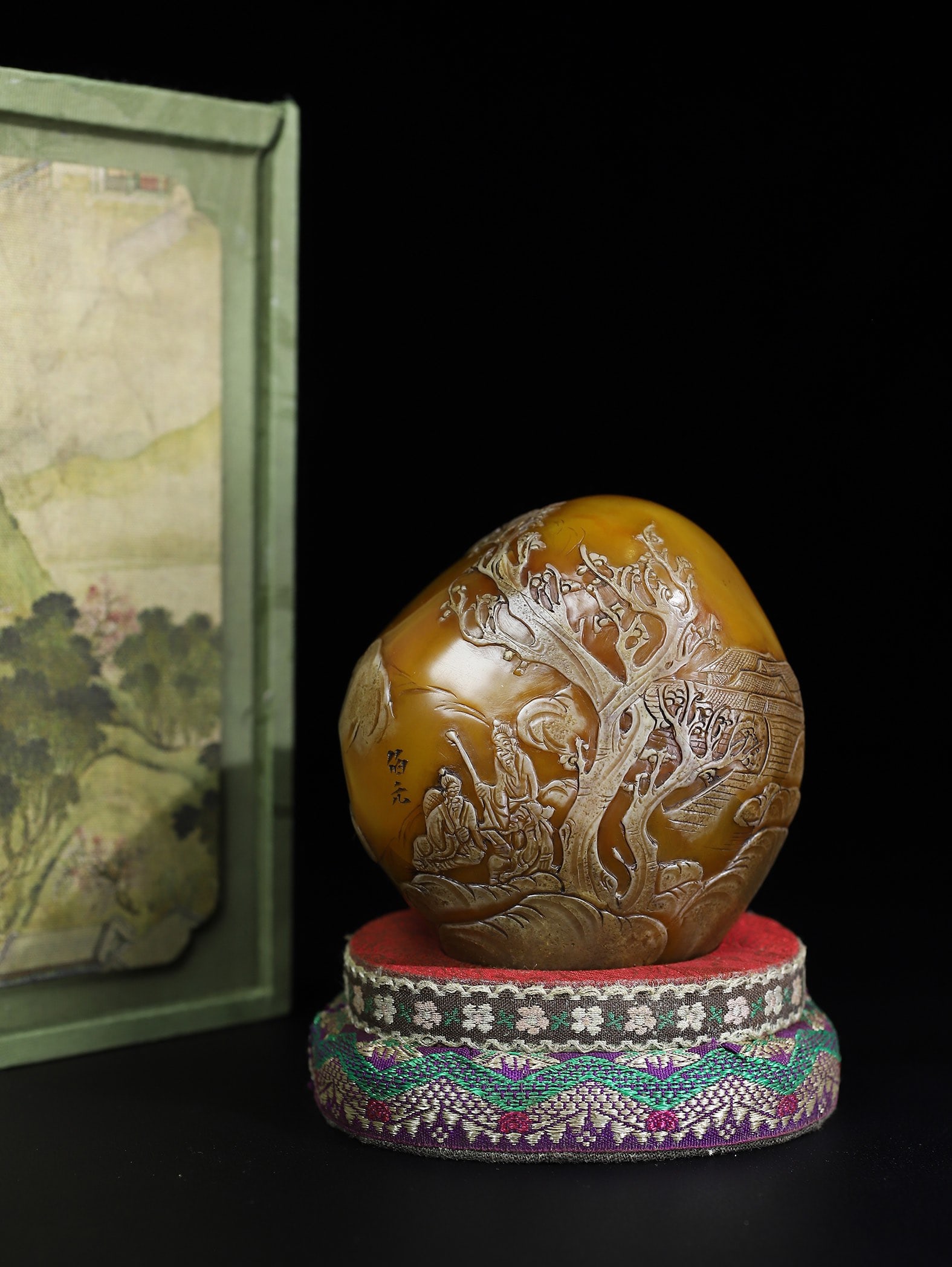 Old Chinese Shoushan Stone Seal Statue w Box: Title: Old Chinese Shoushan Stone Seal Statue w Box Date/Period: After1850 Origin: Chinese Dimension: 80x90(mm) 3.15x3.54(inches) Weight 1.92 lbs/873g Materials: Shoushan Stone Reserve: $788.00 Shippi