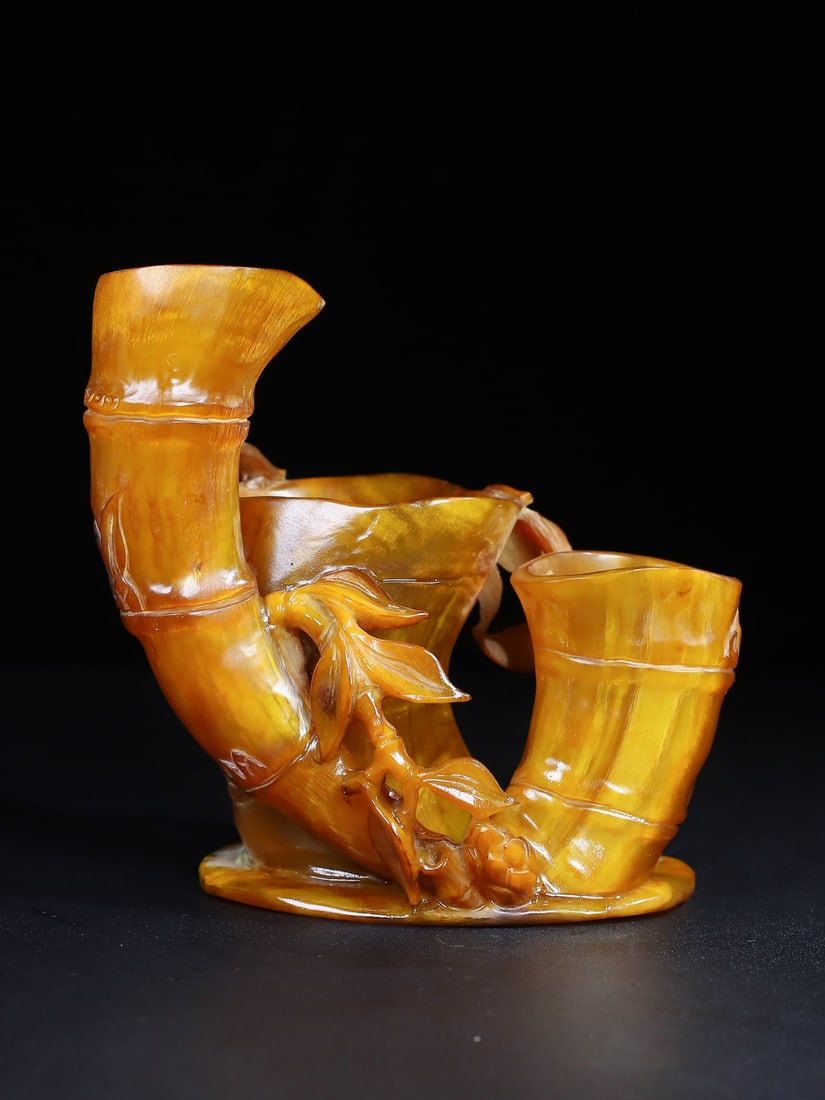 Old Hand Carved Ox Horn Bamboo Brush Pot: Title: Old Hand Carved Ox Horn Bamboo Brush Pot Date/Period: After1880 Origin: Chinese Dimension: 155x170(mm) 6.10x6.69(inches) Weight 1.06 lbs/480g Materials: Ox Horn Reserve: $388.00 Shipping: Do