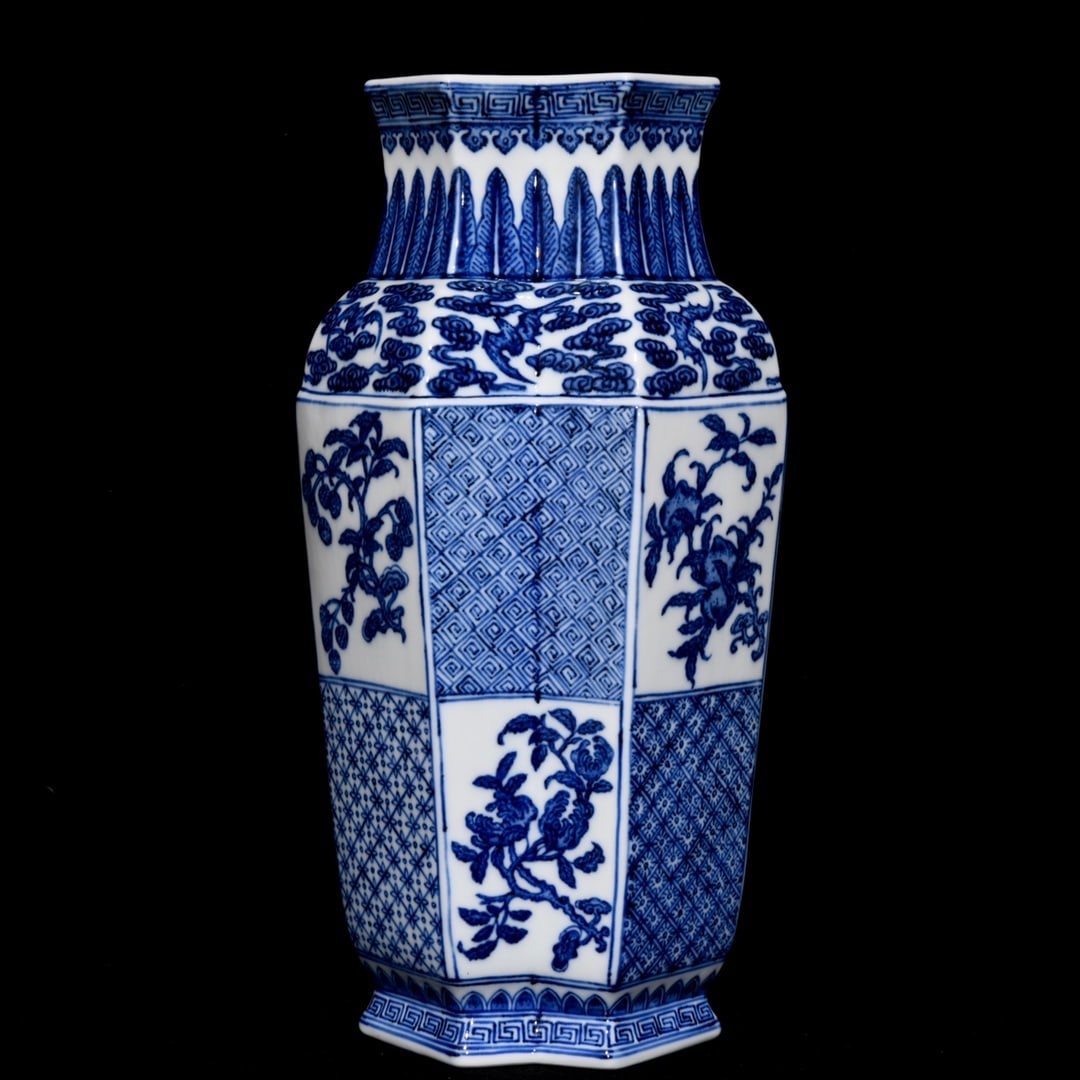Chinese Blue and White Porcelain Vase w Qianlong Mark: Title: Chinese Blue and White Porcelain Vase w Qianlong Mark Date/Period: After1880 Origin: Chinese Dimension: 350x190(mm) 13.78x7.48(inches) Materials: Porcelain Reserve: $1,399.00 Shipping: Domesti