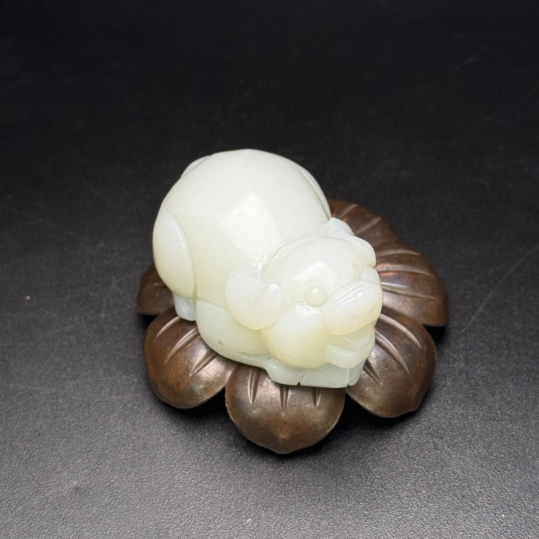 Chinese Hetian Jade Fortune Pig Pendant: Title: Chinese Hetian Jade Fortune Pig Pendant Date/Period: After2000 Origin: Chinese Dimension: 53x35x27(mm) 2.09x1.38x1.06(inches) Weight 0.16 lbs/74g Materials: Hetian Jade Reserve: $189.00 Shipp