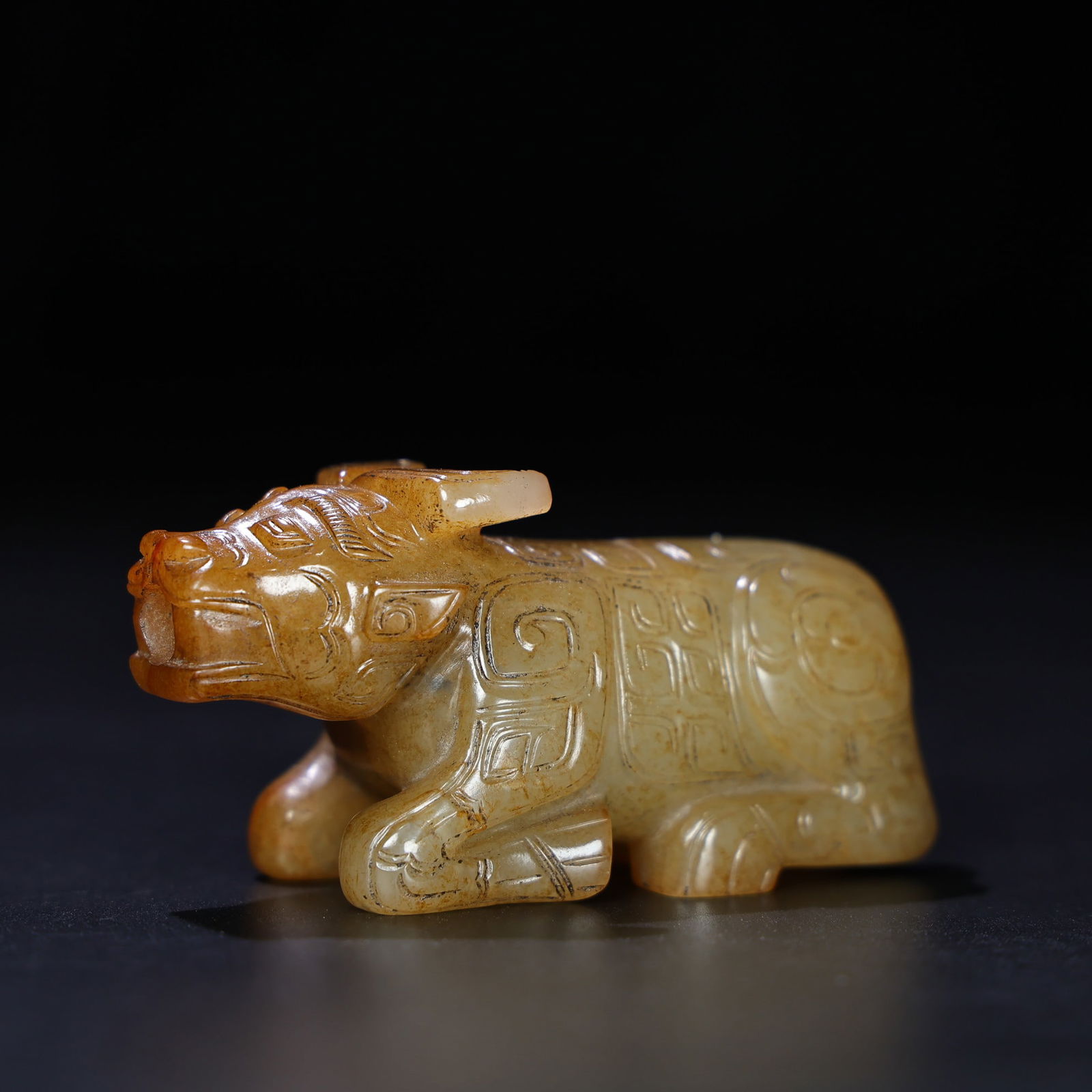 Old Chinese Hetian Jade Ox Statue: Title: Old Chinese Hetian Jade Ox Statue Date/Period: After1900 Origin: Chinese Dimension: 78x30x38(mm) 3.07x1.18x1.50(inches) Weight 0.30 lbs/138g Materials: Hetian Jade Reserve: $666.00 Shipping:<