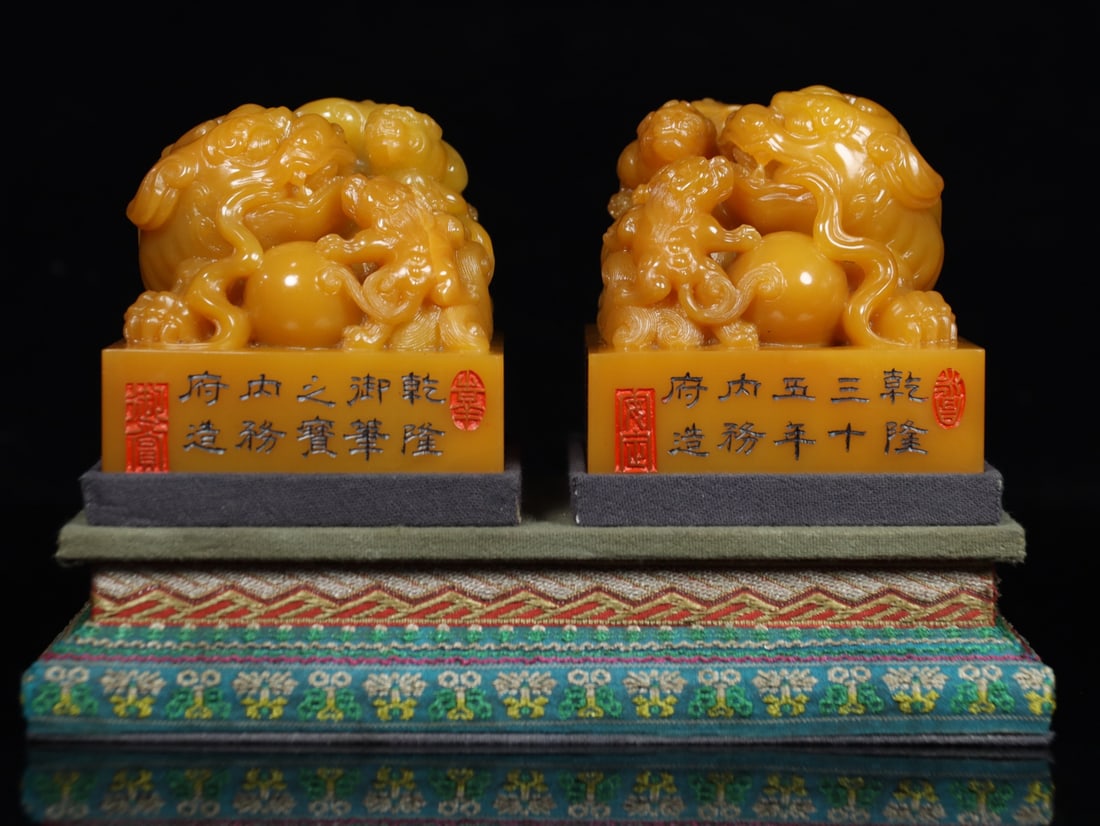 A Pair Superb Chinese Tianhuang Stone Carved Fortune Beast Seals: Title: A Pair Superb Chinese Tianhuang Stone Carved Fortune Beast Seals Date/Period: After1860 Origin: Chinese Dimension: 80 x 75 x 75 (mm) 3.15 x 2.95 x 2.95 (inches) Weight: 3.30 lbs/ 1498 g Materia