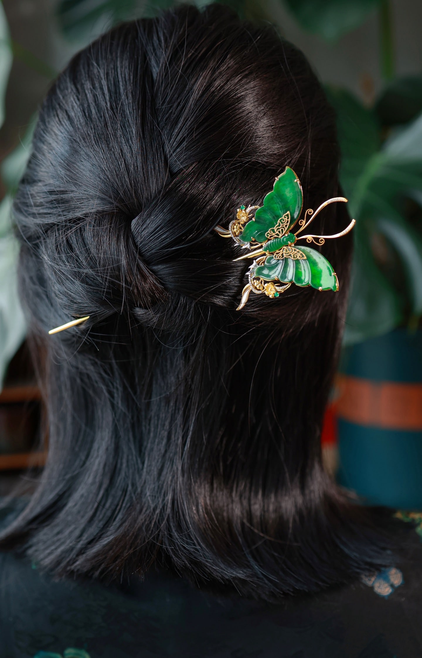 Exquisite Silver Plated Gilt Gold Inlay Jadeite Butterfly Hairpin: Title: Exquisite Silver Plated Gilt Gold Inlay Jadeite Butterfly Hairpin Date/Period: After2020 Origin: Chinese Dimension: 157 x 59 (mm) 6.18 x 2.32 (inches) Materials: Silver,Jadeite Reserve: $499.00