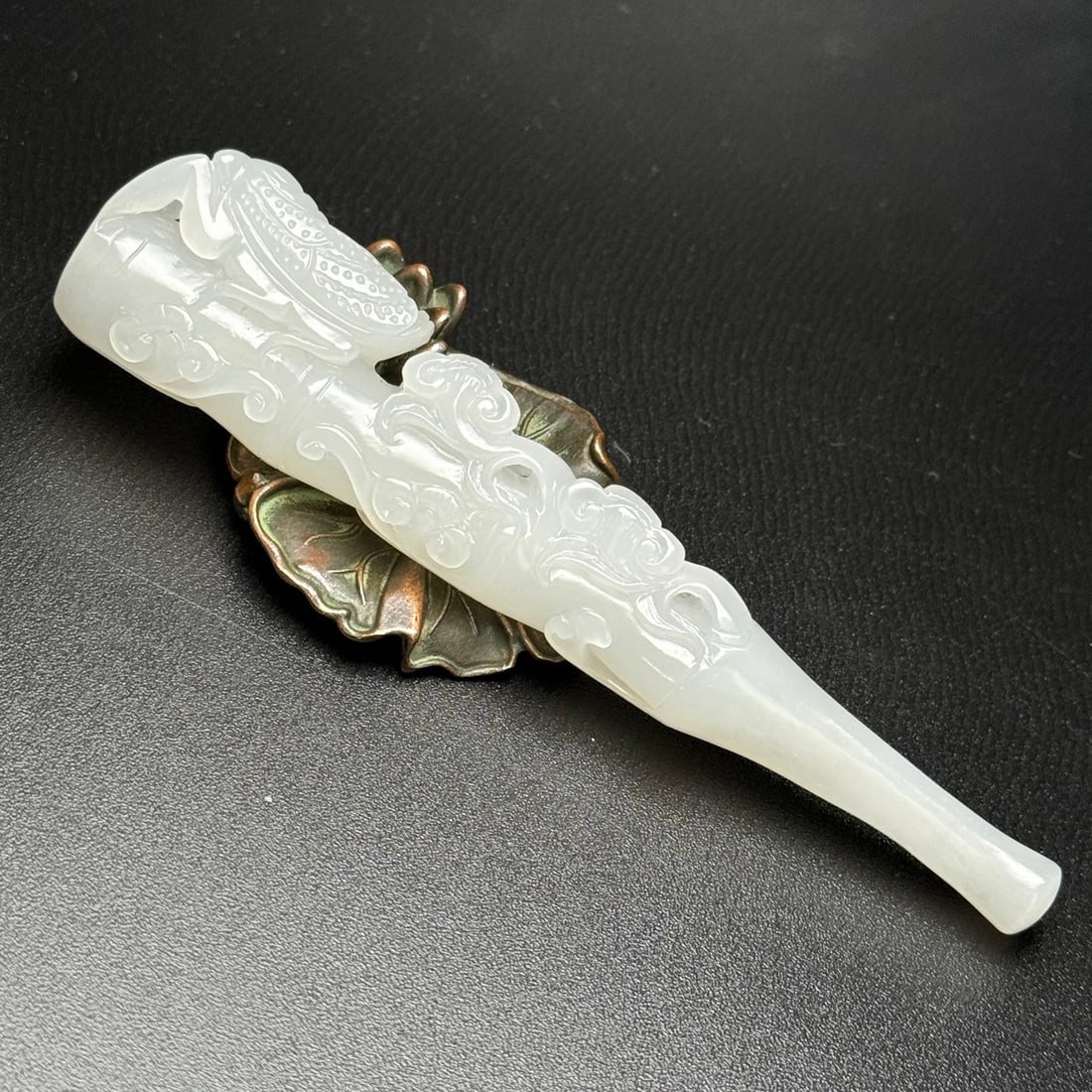 Chinese Natural Hetian Jade Carved Fortune Cicada Cigarette Holder: Title: Chinese Natural Hetian Jade Carved Fortune Cicada Cigarette Holder Date/Period: After2000 Origin: Chinese Dimension: 130 x 29 x 13 (mm)5.12 x 1.14 x 0.51 (inches) Weight: 0.12 lbs/ 55 g Materia