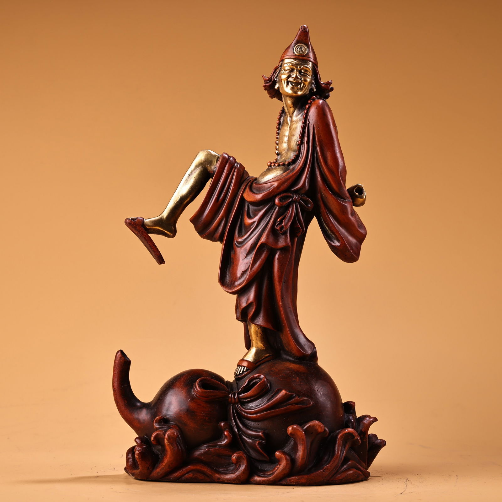 Chinese Gilt Gold Copper Figure Statue - Ji Gong: Title: Chinese Gilt Gold Copper Figure Statue - Ji Gong Date/Period: After1880 Origin: Chinese Dimension: 260 x 160 (mm) 10.24 x 6.30 (inches) Weight: 4.85 lbs/ 2200 g Materials: Gilt Gold Copper Rese