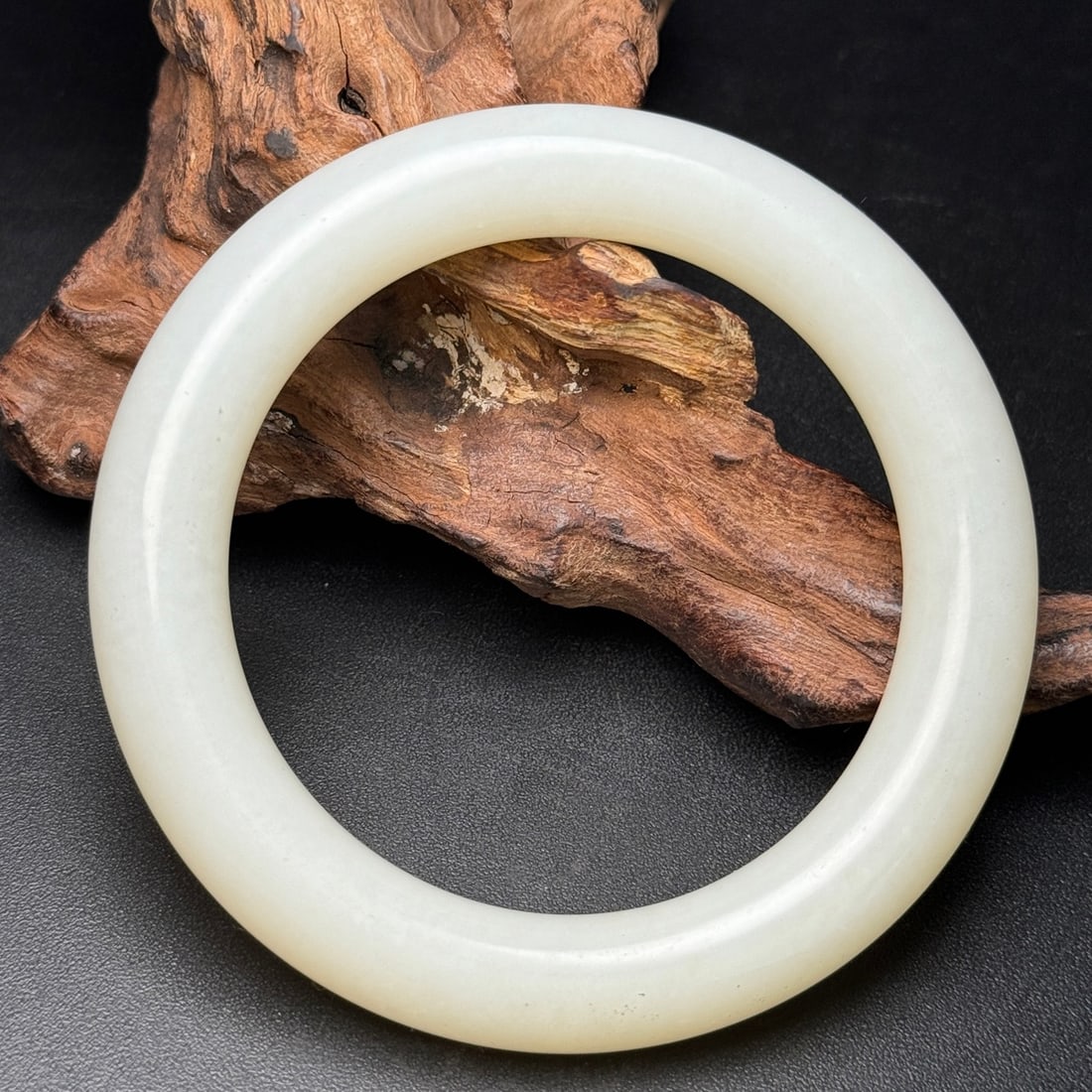 Inside Diameter 60 MM Chinese Natural Hetian Jade Bracelet: Title: Inside Diameter 60 MM Chinese Natural Hetian Jade Bracelet Date/Period: After2020 Origin: Chinese Dimension: 60 (mm) 2.36 (inches)Dimension: 84 x 12 (mm) 3.31 x 0.47 (inches) Weight:0.16 lbs/ 7