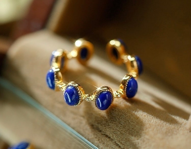 Beautiful Silver Plated Gilt Gold Inlay Lapis Lazuli Ring: Title: Beautiful Silver Plated Gilt Gold Inlay Lapis Lazuli Ring Date/Period: After2020 Origin: Chinese Dimension: Materials: Silver ?Lapis Lazuli Reserve: $88.00 Shipping: Domestic: Shipping rates ar