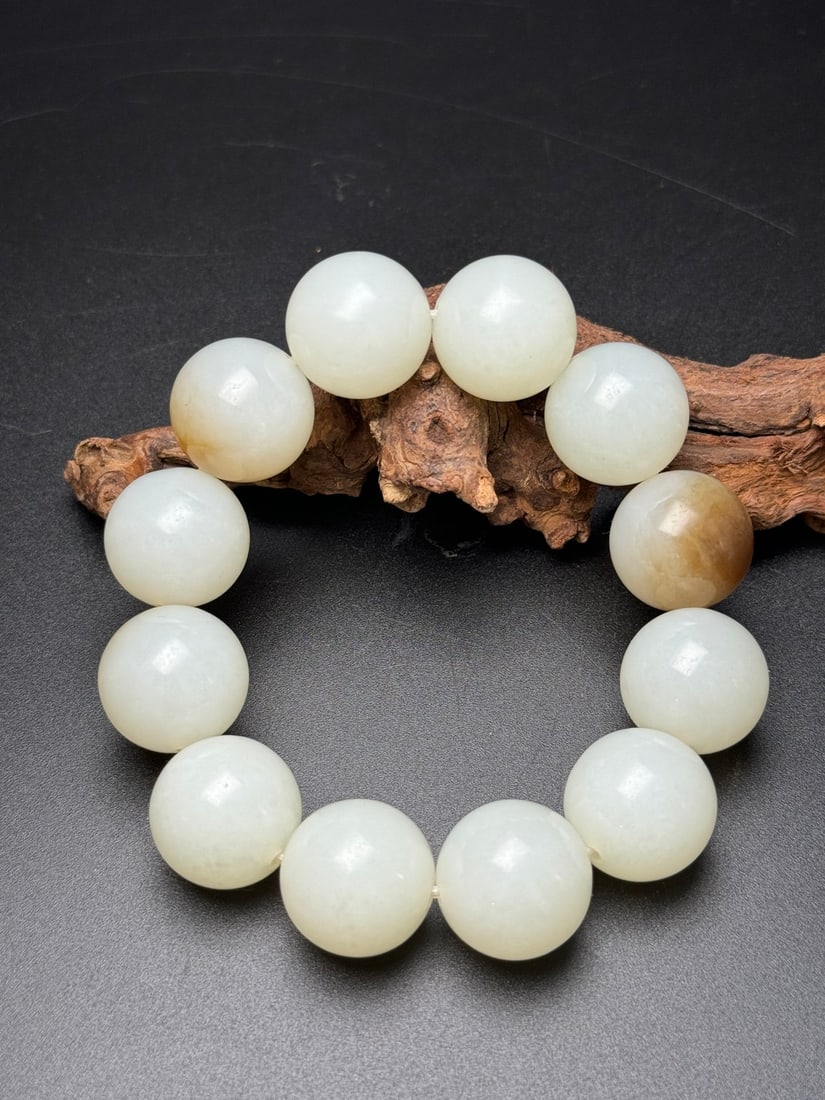 19MM Bead Superb Chinese White Hetian Jade Beads Bracelet: Title: 19MM Bead Superb Chinese White Hetian Jade Beads Bracelet Date/Period: After2000 Origin: Chinese Dimension: 19 (mm)0.75 (inches) Weight:0.27 lbs/ 124 g Materials: Hetian Jade Reserve: $1,566.00