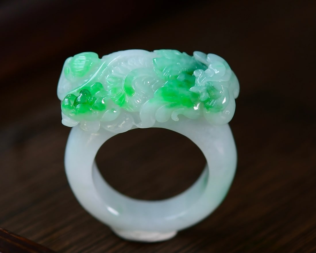Green Jadeite Phoenix Thumb Ring - US Size 11.5: Title: Green Jadeite Phoenix Thumb Ring - US Size 11.5 Date/Period: After2025 Origin: Chinese Dimension: US Size 11.5 Dimension: 27x14x10(mm) 1.06x0.55x0.39(inches) Materials: Jadeite Reserve: $425.00