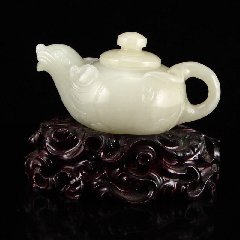 Superb Chinese Hetian Jade Fortune Mouse Teapot: Title: Superb Chinese Hetian Jade Fortune Mouse Teapot Date/Period: After2000 Origin: Chinese Dimension: 120 x 73 x 65(mm) 4.72 x 2.87 x 2.56(inches) Weight: 0.65 lbs/296 g Materials: Hetian Jade Rese