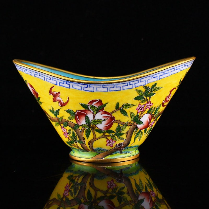Chinese Gilt Gold Bronze Enamel Peach & Bat Cup: Title: Chinese Gilt Gold Bronze Enamel Peach & Bat Cup Date/Period: After1900 Origin: Chinese Dimension: 120 x 82 x 68(mm)4.72 x 3.23 x 2.68(inches) Weight:0.58 lbs/261 g Materials: Gilt Gold Bronze E
