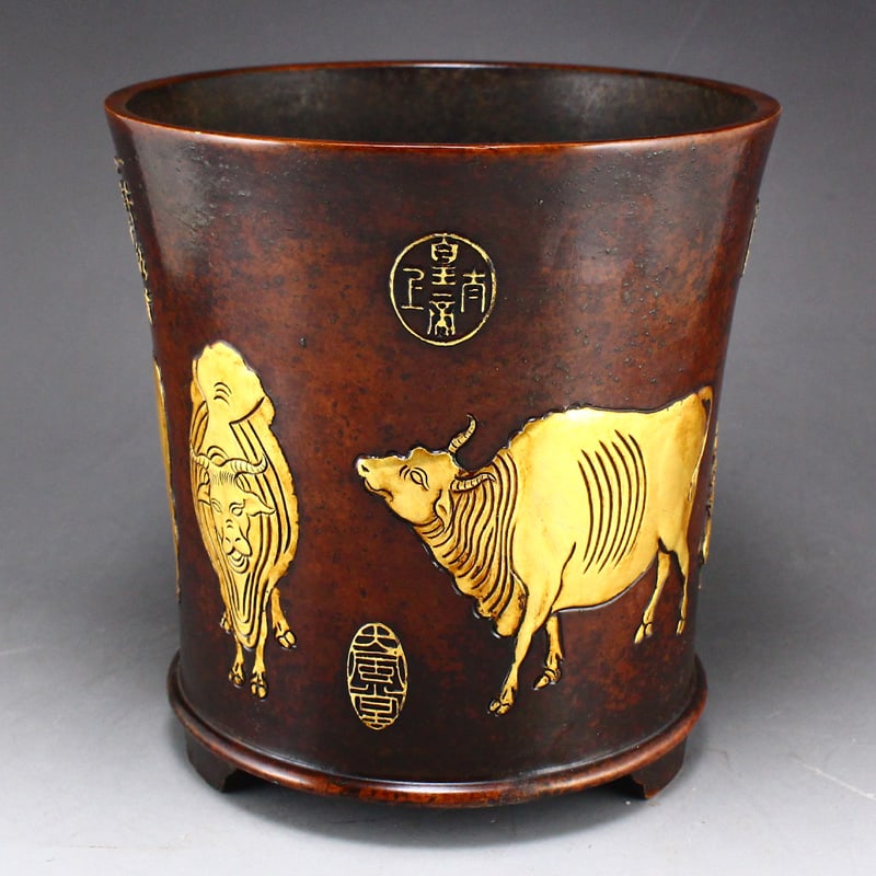 Chinese Gilt Gold Red Copper Five Oxen Brush Pot: Title: Chinese Gilt Gold Red Copper Five Oxen Brush Pot Date/Period: After1890 Origin: Chinese Dimension: 140 x 140 x 150(mm) 5.51 x 5.51 x 5.90(inches) Weight: 5.89 lbs/2674 g Materials: Gilt Gold Re