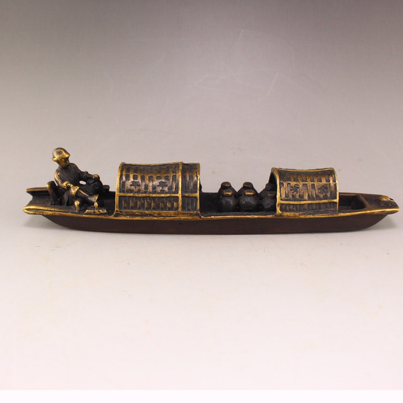 Chinese Brass Figure & Boat Statue: Title: Chinese Brass Figure & Boat Statue Date/Period: After1900 Origin: Chinese Dimension: 235 x 43 x 48(mm) 9.25 x 1.69 x 1.89 (inches) Weight:1.52 lbs/690 g Materials: Brass Reserve: $118.00 Shippi
