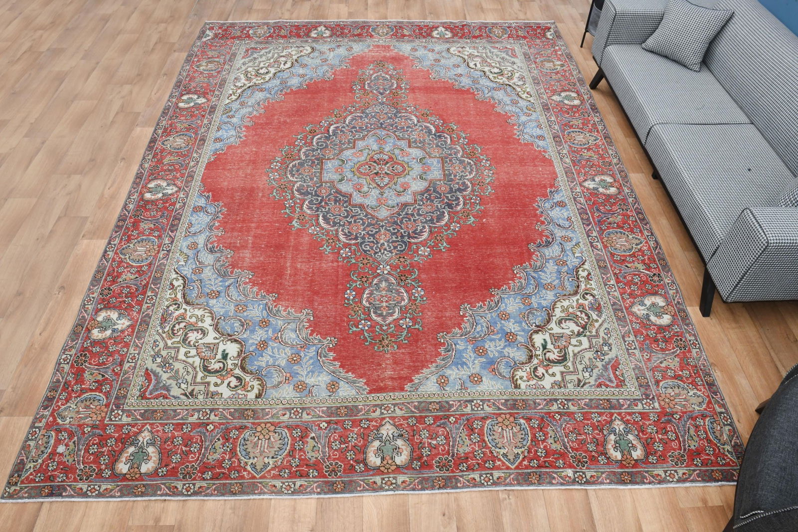 9'5x12'6 ft, LUXURY DECOR, Persian Area Rug: Title: 9'5x12'6 ft, LUXURY DECOR, Persian Area Rug Description: This Turkish one-of-a-kind Anatolian Vintage Rug is hand-knotted and handwoven by the most skilled artisans who use pure wool, in muted,