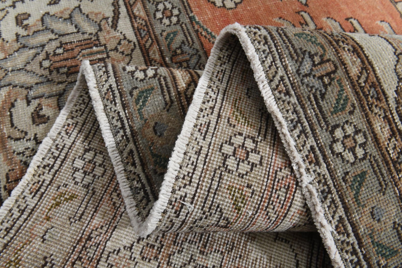 9'4x12'6 ft, PERSIAN OVERSIZED RUG: Title: 9'4x12'6 ft, PERSIAN OVERSIZED RUG Description: This Turkish one-of-a-kind Anatolian Vintage Rug is hand-knotted and handwoven by the most skilled artisans who use pure wool, in muted, natural