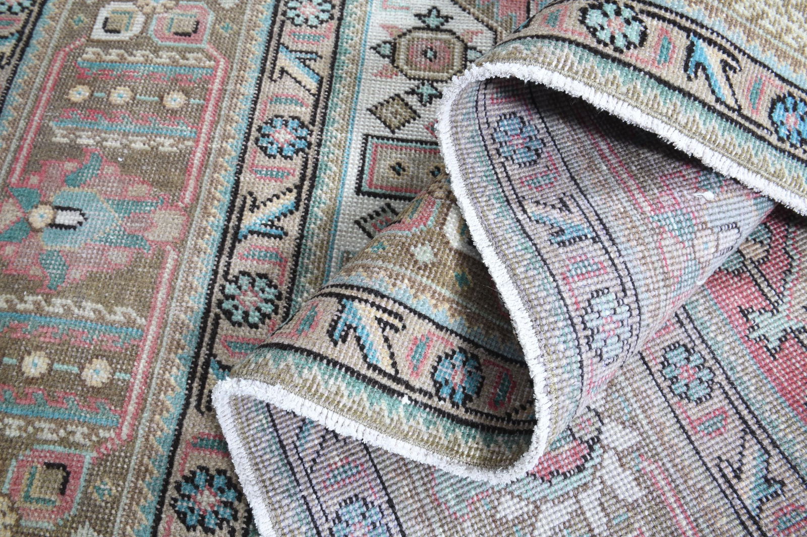 7.7x11 ft, OVERSIZED PINK BROWN: Title: 7.7x11 ft, OVERSIZED PINK BROWN Description: This Turkish one-of-a-kind Anatolian Vintage Rug is hand-knotted and handwoven by the most skilled artisans who use pure wool, in muted, natural ton