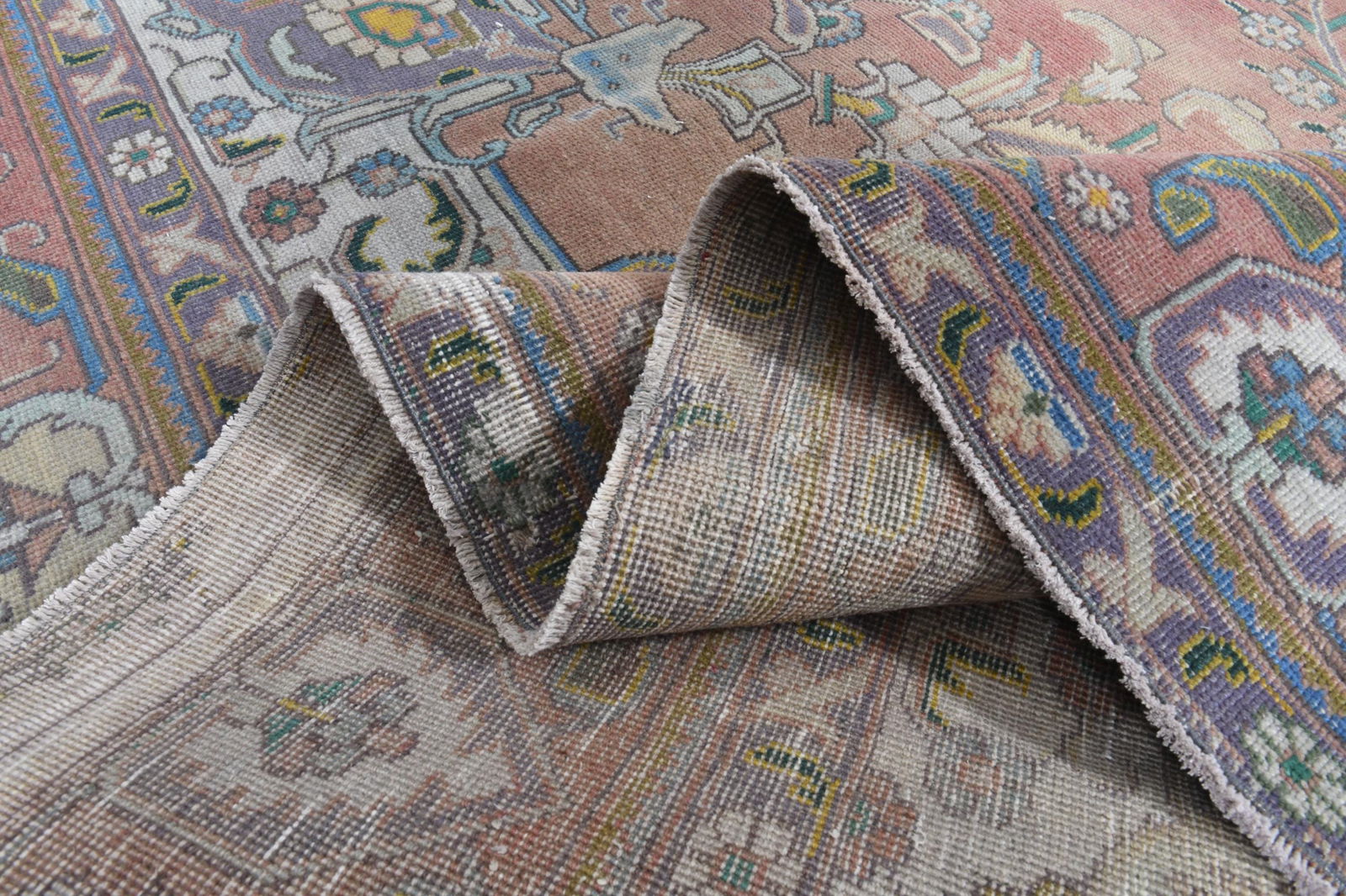 10'1x12'4 ft, OVERSIZED PERSIAN RUG, Living Room: Title: 10'1x12'4 ft, OVERSIZED PERSIAN RUG, Living Room Description: This Turkish one-of-a-kind Anatolian Vintage Rug is hand-knotted and handwoven by the most skilled artisans who use pure wool, in m