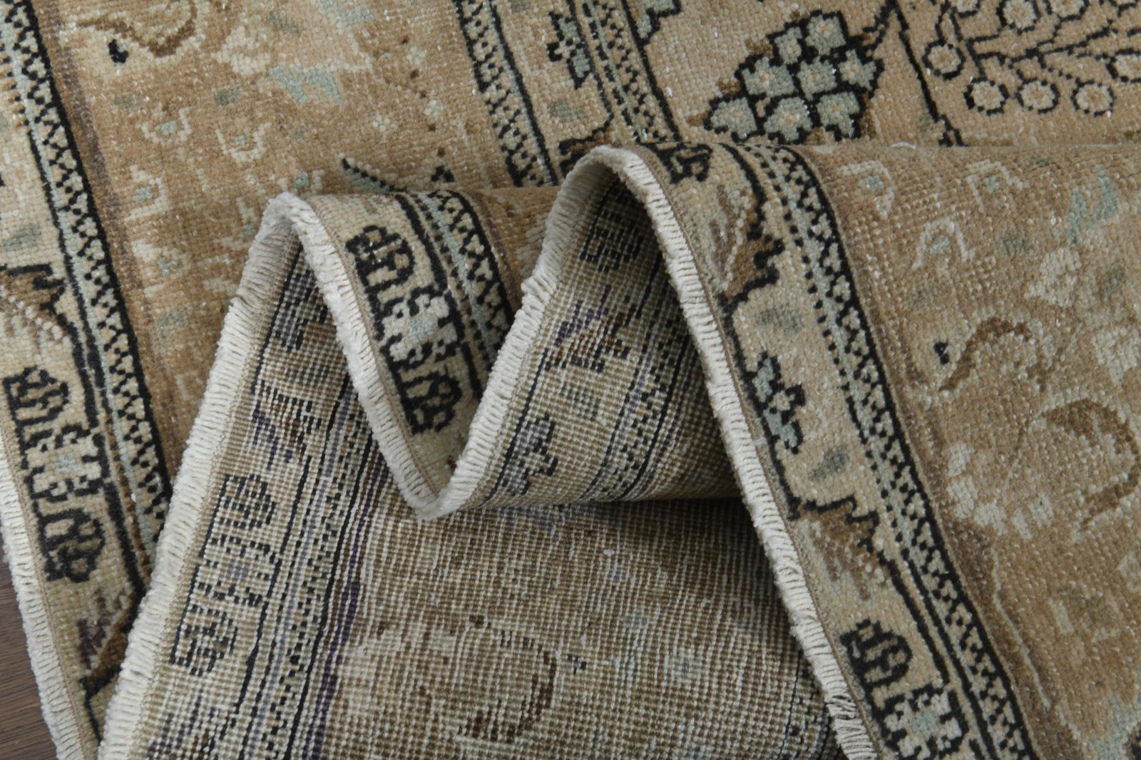 9'9x12'9 ft, OVERSIZED ORANGE BROWN, Minimalist: Title: 9'9x12'9 ft, OVERSIZED ORANGE BROWN, Minimalist Description: This Turkish one-of-a-kind Anatolian Vintage Rug is hand-knotted and handwoven by the most skilled artisans who use pure wool, in mu