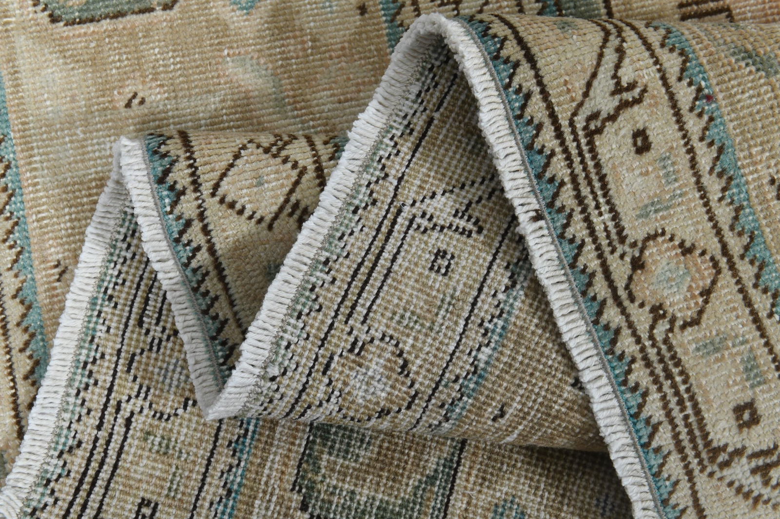 9'7x12'7 ft, PERSIAN OVERSIZED RUG, Orange Green: Title: 9'7x12'7 ft, PERSIAN OVERSIZED RUG, Orange Green Description: This Turkish one-of-a-kind Anatolian Vintage Rug is hand-knotted and handwoven by the most skilled artisans who use pure wool, in m