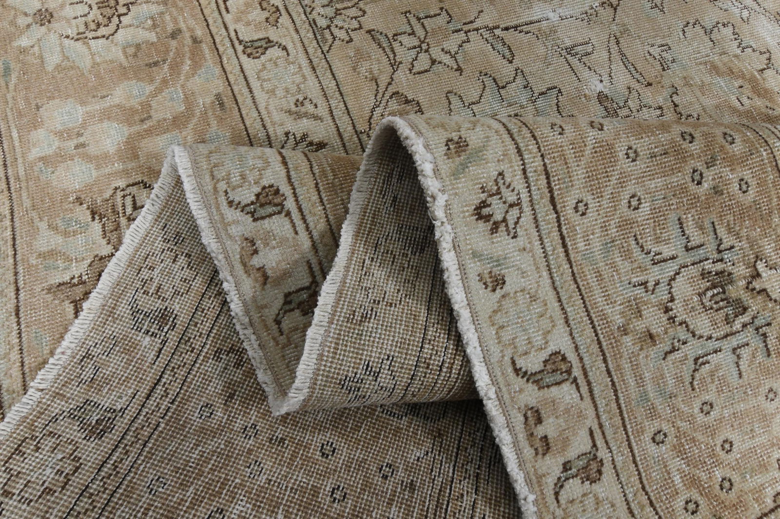 9.8x12 ft, OVERSIZED PERSIAN RUG, Living Room Rug: Title: 9.8x12 ft, OVERSIZED PERSIAN RUG, Living Room Rug Description: This Turkish one-of-a-kind Anatolian Vintage Rug is hand-knotted and handwoven by the most skilled artisans who use pure wool, in