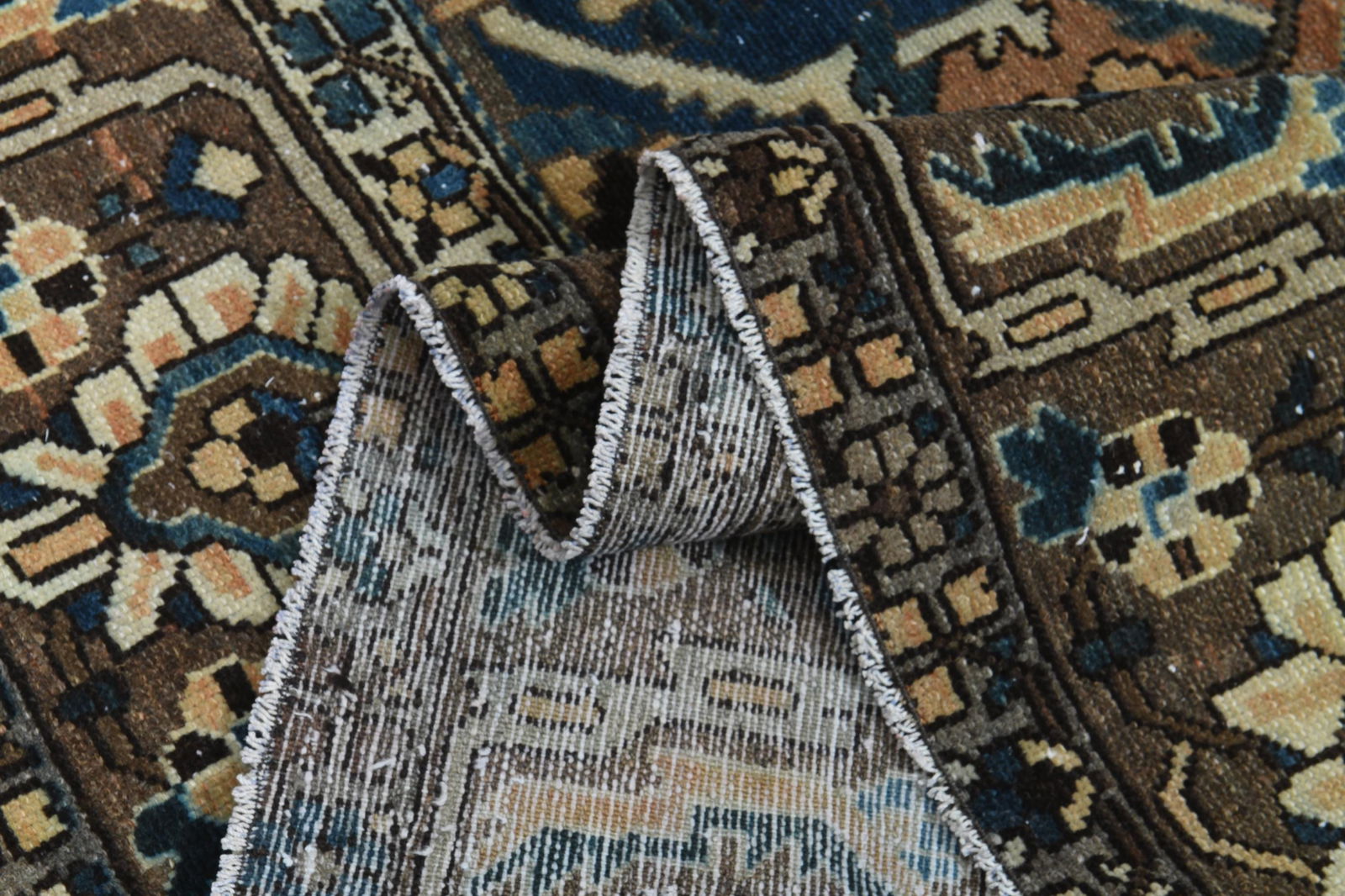 9'5x12'5 ft, ORANGE MINIMALIST RUG: Title: 9'5x12'5 ft, ORANGE MINIMALIST RUG Description: This Turkish one-of-a-kind Anatolian Vintage Rug is hand-knotted and handwoven by the most skilled artisans who use pure wool, in muted, natural