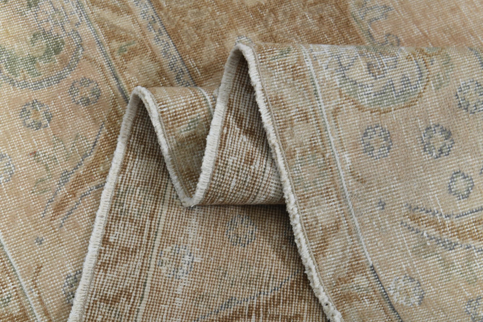 9'7x11'9 ft, PERSIAN RUG ORANGE: Title: 9'7x11'9 ft, PERSIAN RUG ORANGE Description: This Turkish one-of-a-kind Anatolian Vintage Rug is hand-knotted and handwoven by the most skilled artisans who use pure wool, in muted, natural ton